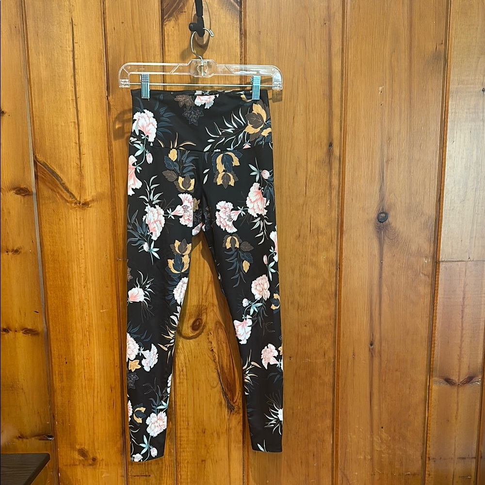 Onzie Flow Yoga Leggings Size XS Black Floral Print
